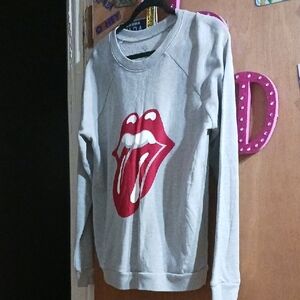 Treasure & Bond Light Gray Sweatshirt with Red Lips Graphic